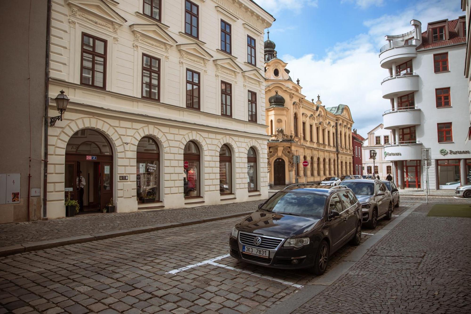 Luxusni Apartman 3Kk U Namesti - Klicperova Hradec Králové Kültér fotó